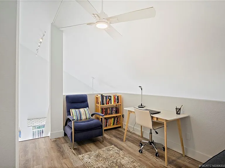 245 NE Macarthur Blvd #12 — Photo 32