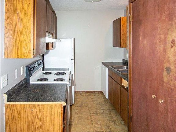3rd image of 5503 S 31st St Unit 8