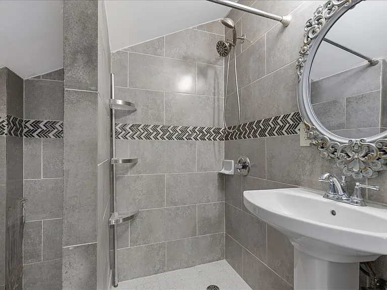 1021 E 213th St #2 — Photo 7