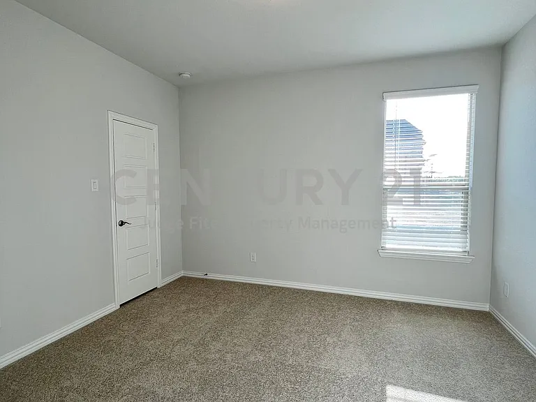 1310 Sundance Ln — Photo 12