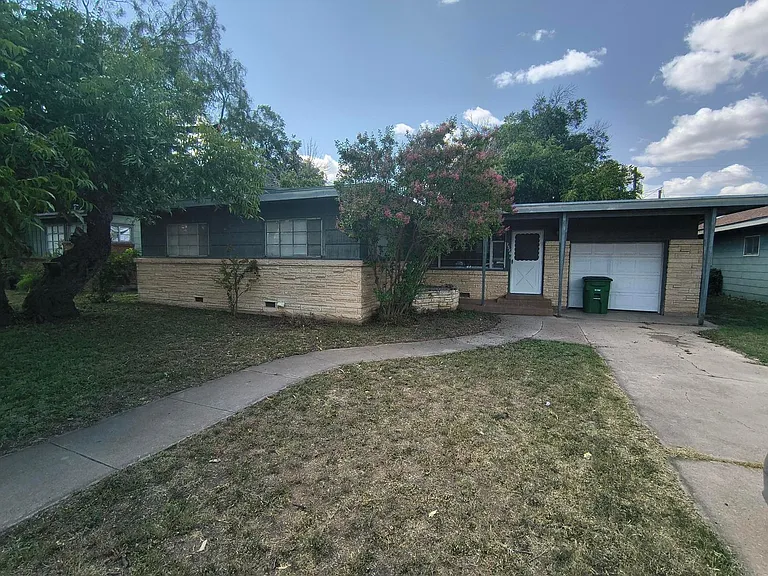 2326 Abilene St — Photo 6