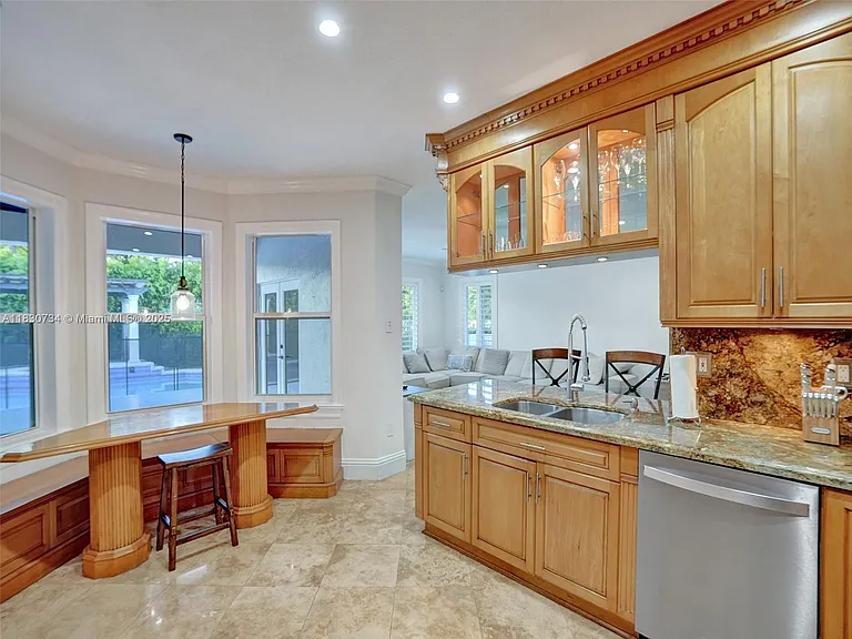 12401 SW 77th St — Photo 44
