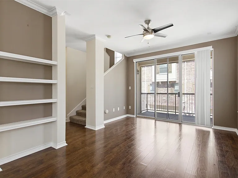 2113 Grove Park Ln — Photo 5