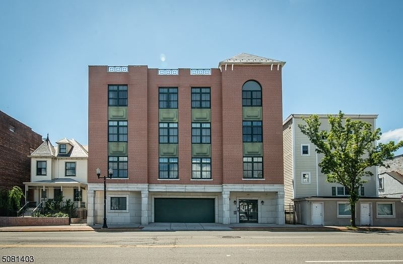 1st image of 194 Bloomfield Ave #3C