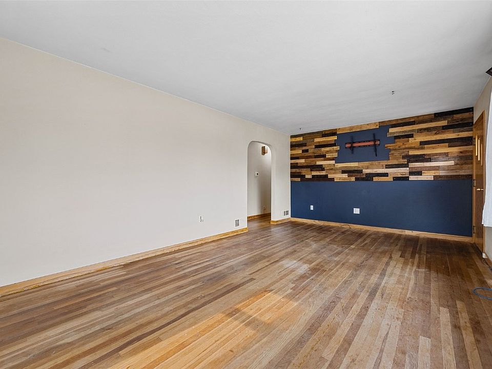 820 E 4th St, Vinton, IA 52349 Zillow