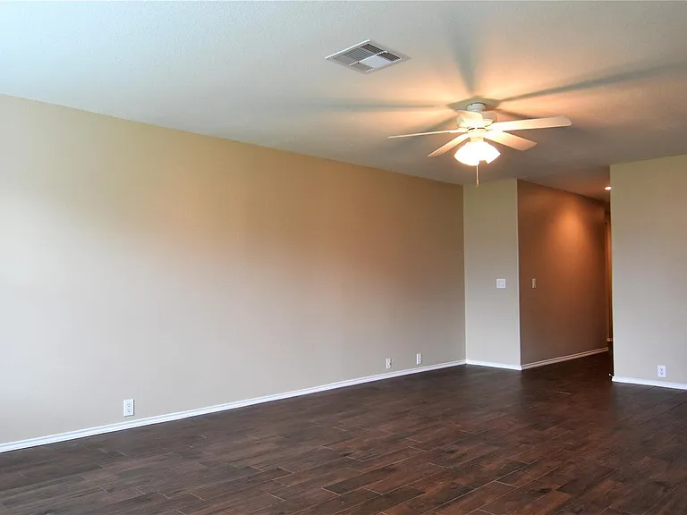 834 Honeysuckle Vine Dr — Photo 2