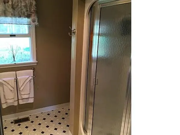 30 Pilgrim Dr, Windsor, CT 06095