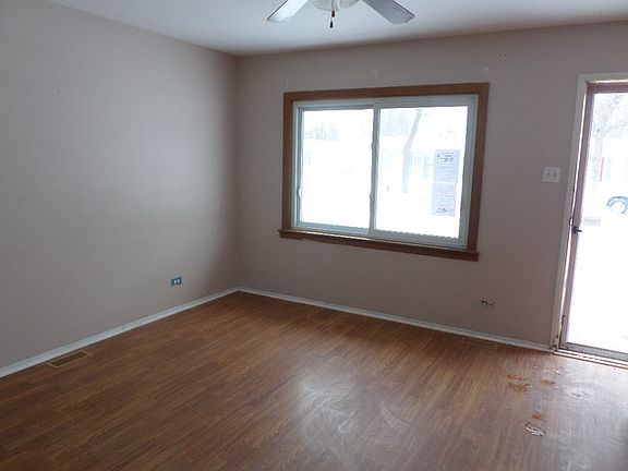4th image of 2830 Nichols Dr