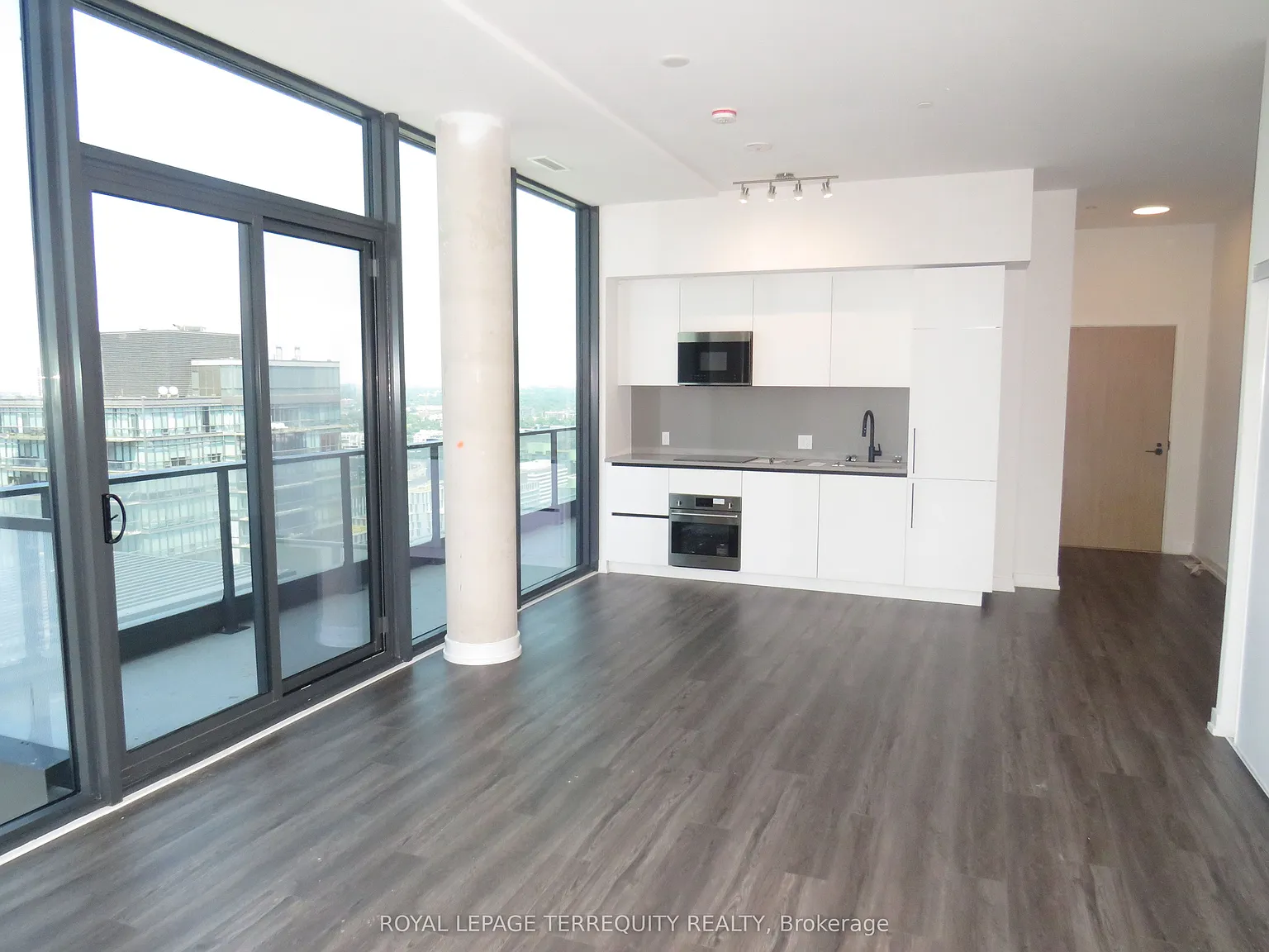 3 bed, $7,000 — Photo 1