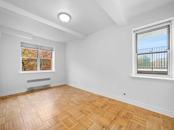 3850 Hudson Manor Terrace image 13 of 32