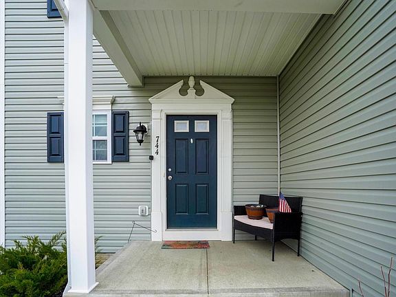 5th image of 744 Baluster Dr