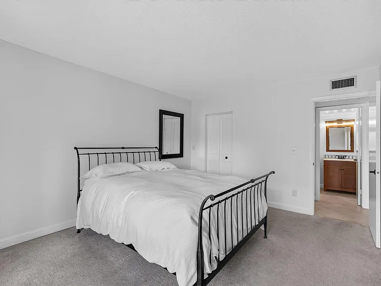 18081 SE Country Club Dr #9-83 — Photo 7