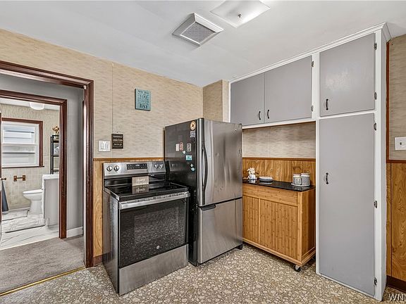 3rd image of 3607 Ferry Ave