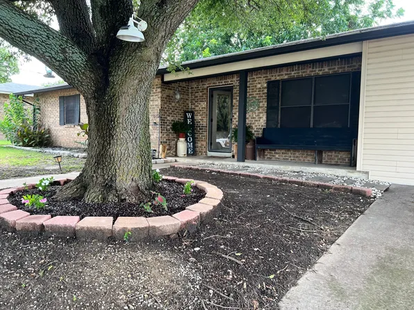 1411 Marie St, Comanche, TX 76442