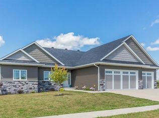 230 Knoll Ridge Dr, Hills, IA 52235