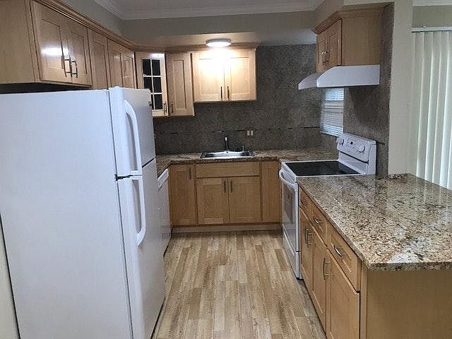 1st image of 679 Manor Dr