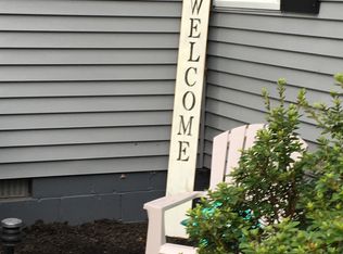 386 Stapleton Rd, Springfield, MA 01109