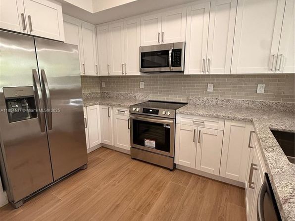 8826 W Flagler St APT 211