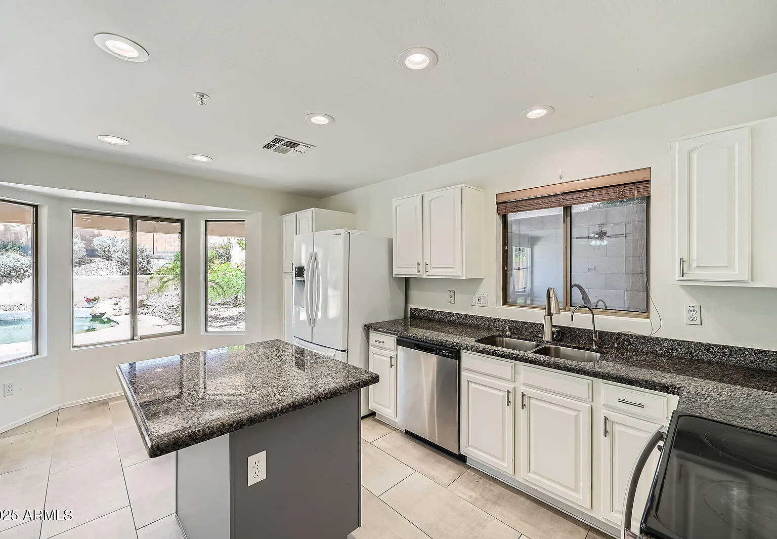 5 bed, 3.0 bath, 2504 sqft, $3,900 — Photo 4