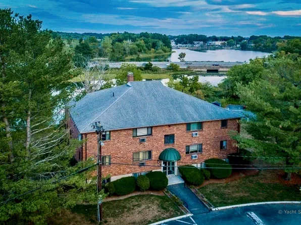 36 Bayview Ter APT 4, Danvers, MA 01923