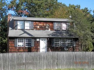 976 Park Ave, Huntington, NY 11743