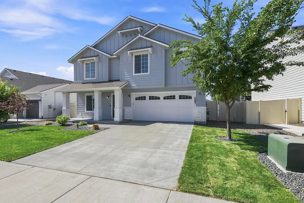 4 bed, 2.5 bath, 2625 sqft, $2,995 — Photo 3