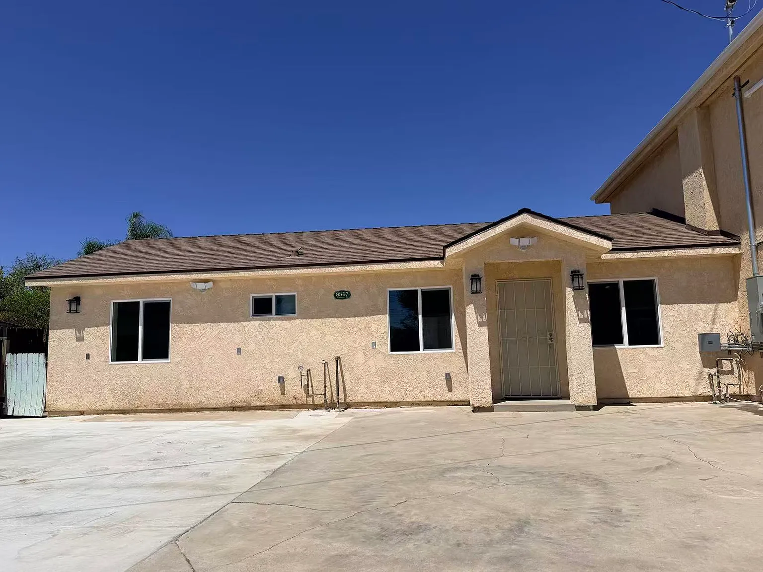 3 bed, 850 sqft, $2,850 — Photo 1