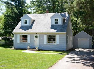 15 Adams Rd, Battle Creek, MI 49015