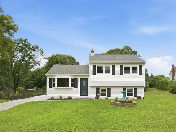 9 Weathervane Way, Bradford, RI 02808