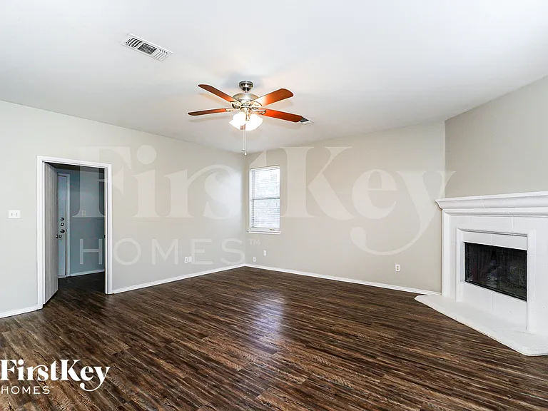 962 Heather St — Photo 4