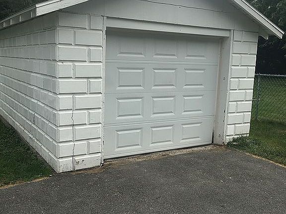 One car garage