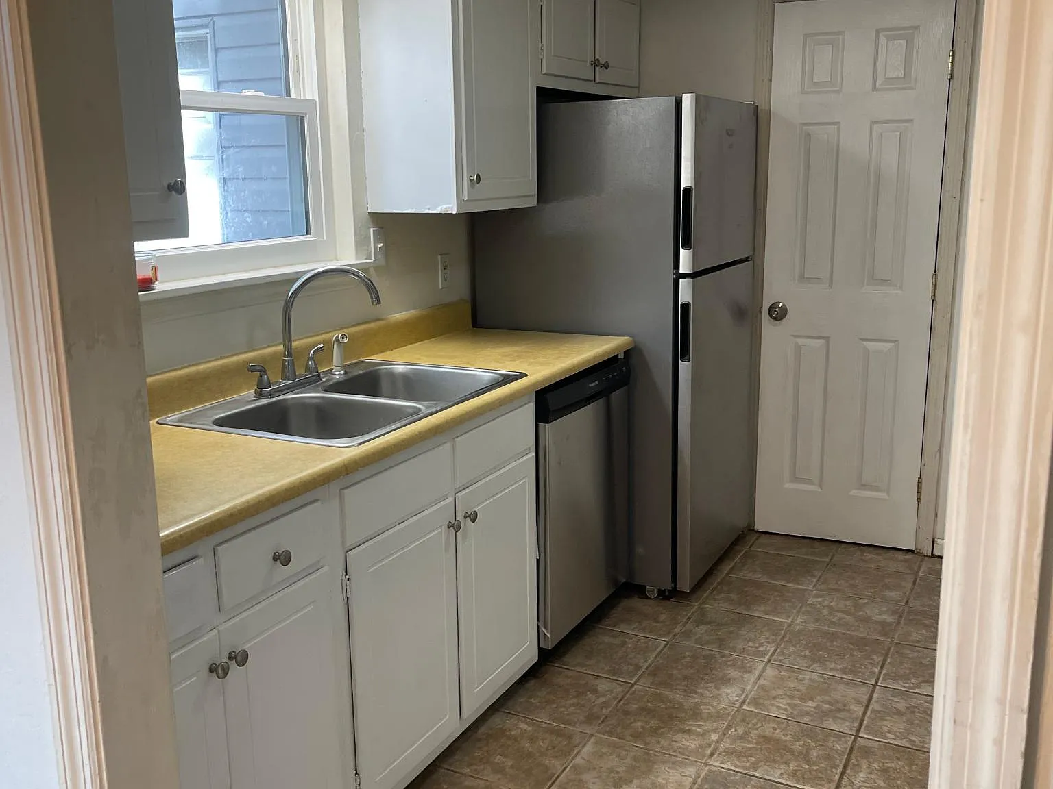 1552 Live Oak Dr — Photo 3
