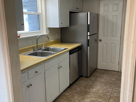 3rd image of 1552 Live Oak Dr #A