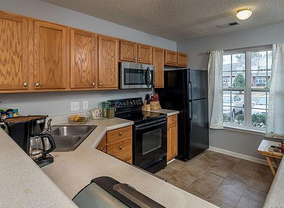 5th image of 419 Scarlett Ln #419