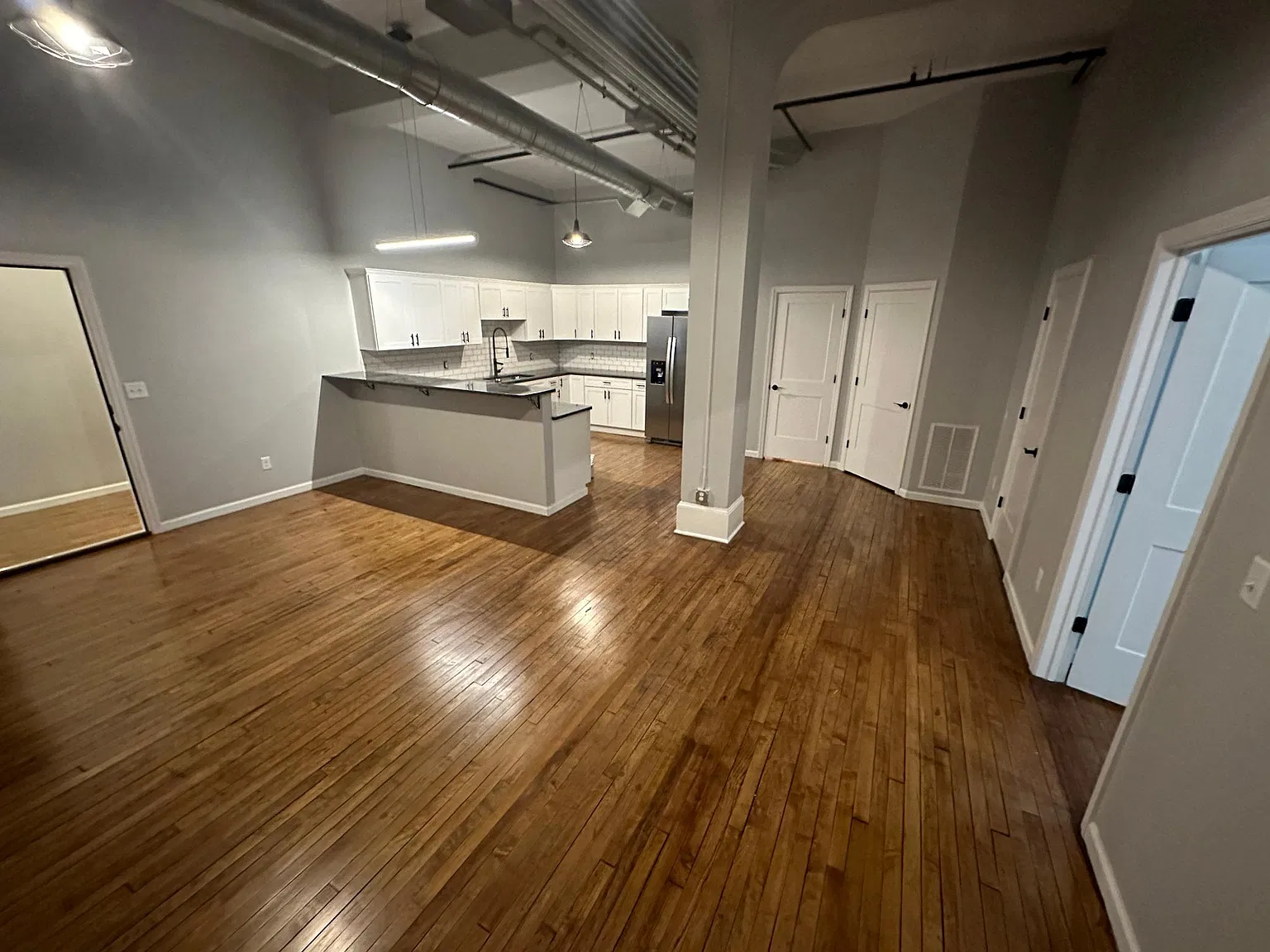 1 bed, 1.5 bath, 990 sqft, $1,095 — Photo 3