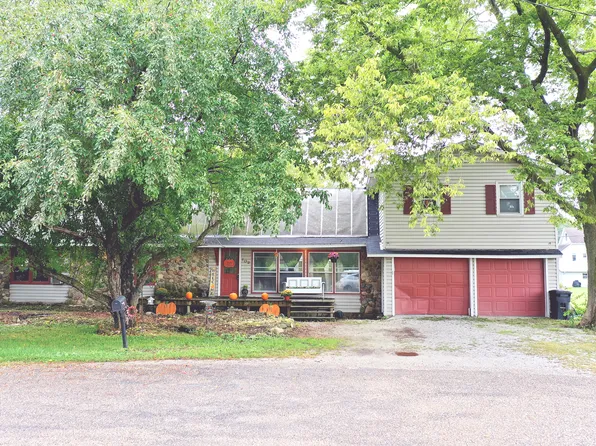 102 Bauer Ct, Cissna Park, IL 60924
