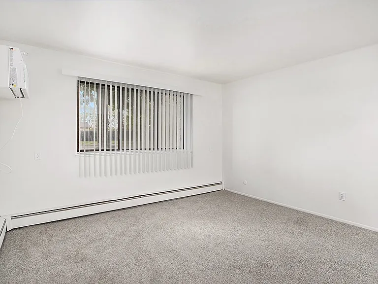 Glen Oaks Apartments — Photo 7