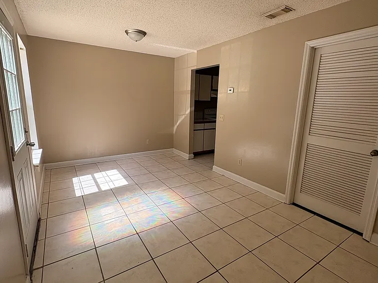 720 Morningside Ln — Photo 2