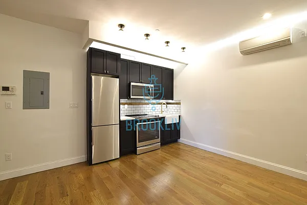 Rented by null | media 79