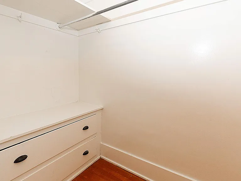 Kensington Apartments — Photo 35