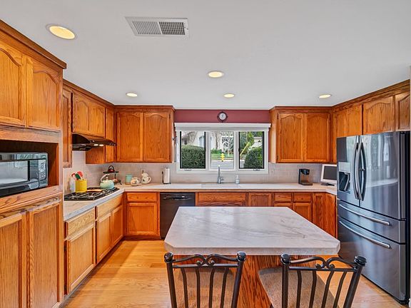 3rd image of 5390 Greenside Dr