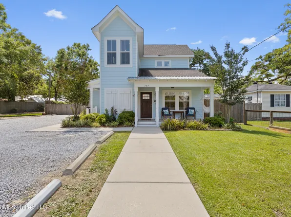 207 Dewey Ave, Ocean Springs, MS 39564