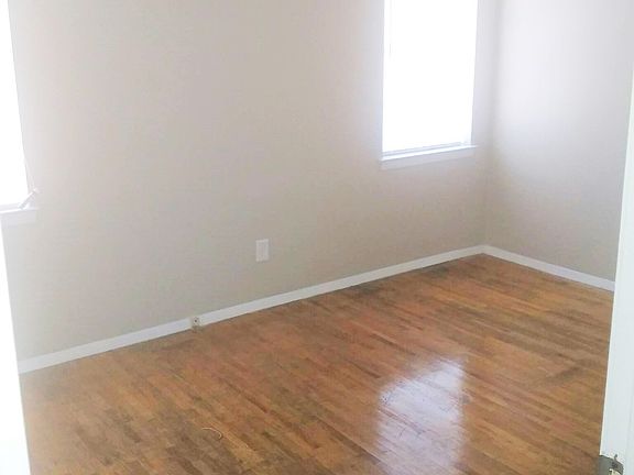 4th image of 1386 Greenwood St