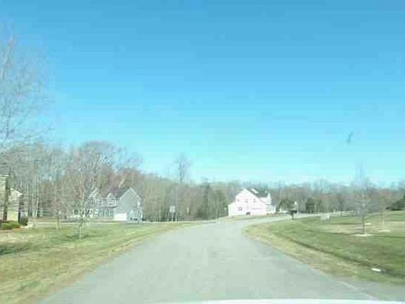 Exterior Neighborhood (street photo)