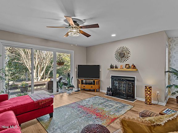 5th image of 202 Frederica Court