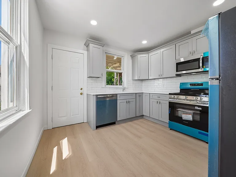 41 Southfield Ave #2L — Photo 5
