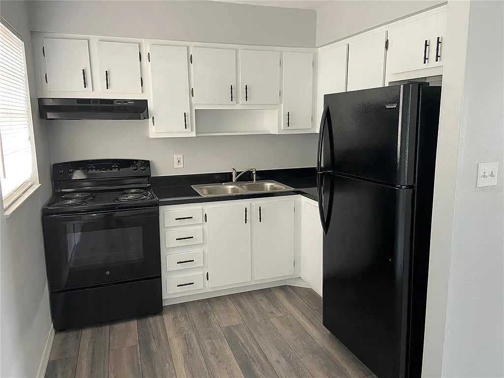 2 bed, 1.0 bath, 900 sqft, $2,000 — Photo 4