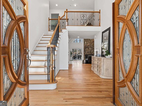 3rd image of 2270 Roxburgh Dr