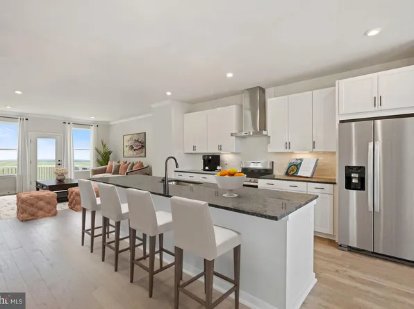 13205 Nixon Ln, Woodbridge, VA 22193