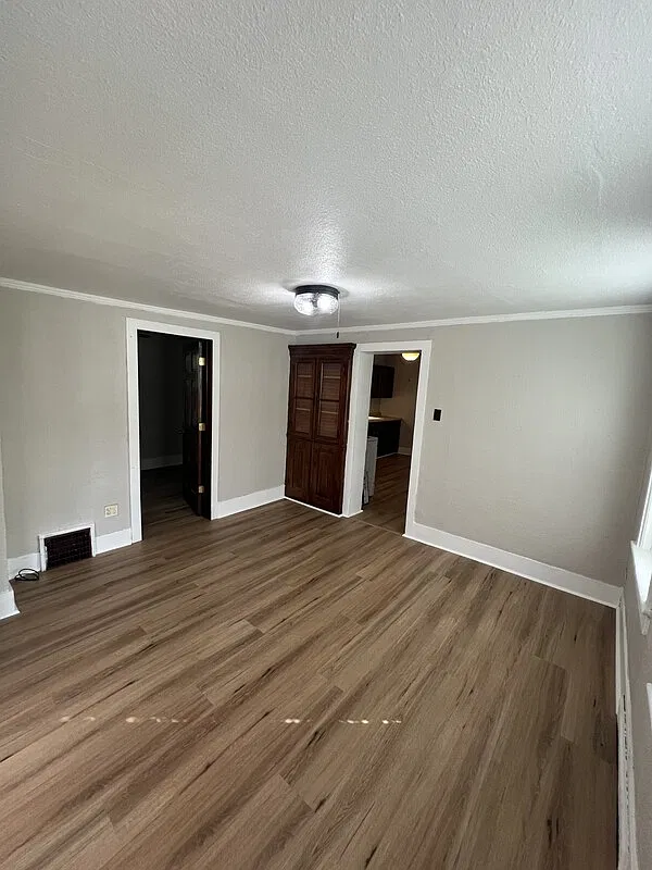 2 bed, 1.0 bath, $999 — Photo 4
